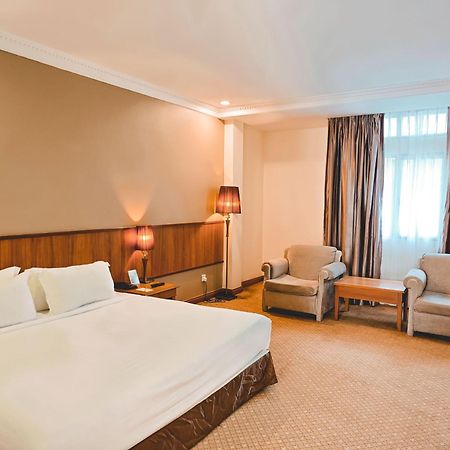 สตาร์ ลอดจ์ Hotel กัมปงเจอรูดง ภายนอก รูปภาพ