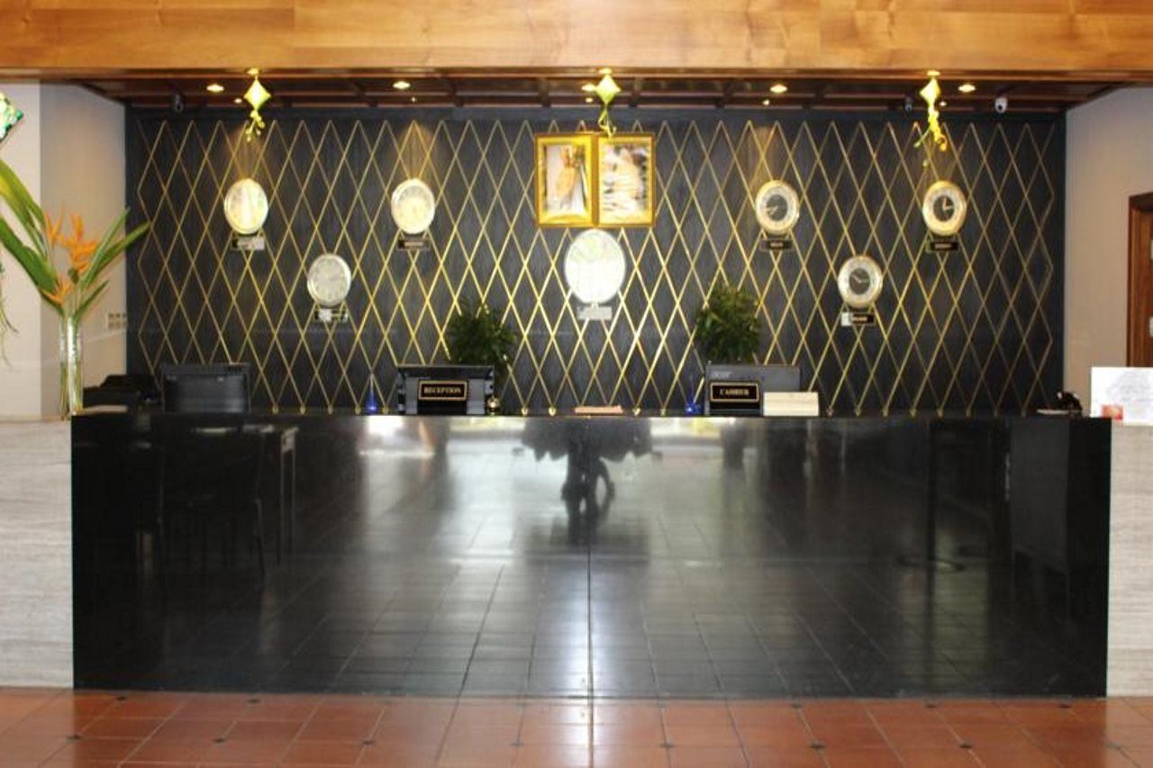 สตาร์ ลอดจ์ Hotel กัมปงเจอรูดง ภายนอก รูปภาพ